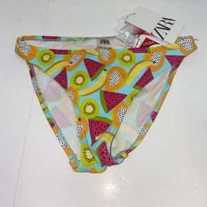 NWT Zara Bottons  New